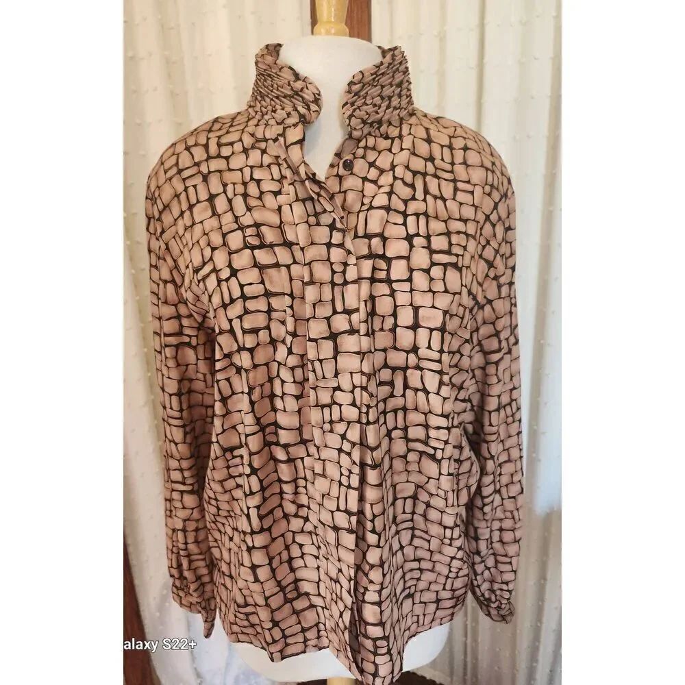 U36 Eva Laural vintage women's blouse Brown/tan pattern stand up Pleated collar